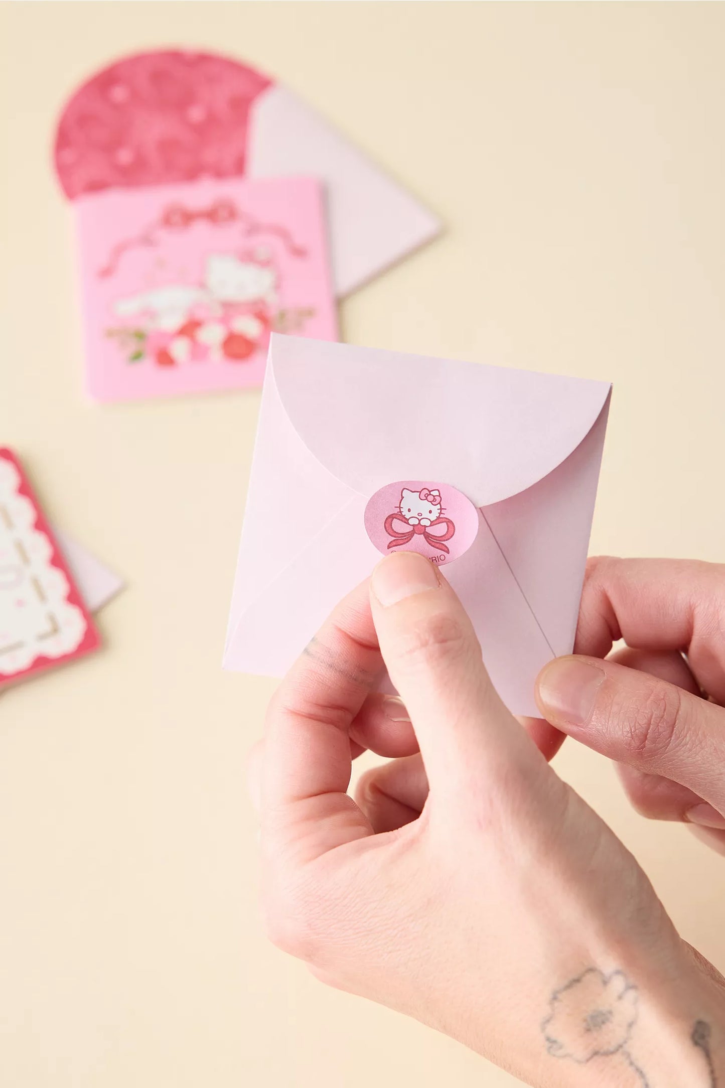 Hello Kitty & Friends Hearts and Ribbons Mini Note Cards Set