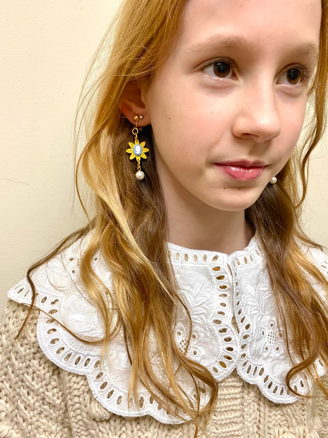 Cameo Pearl Love Clip-on Earrings