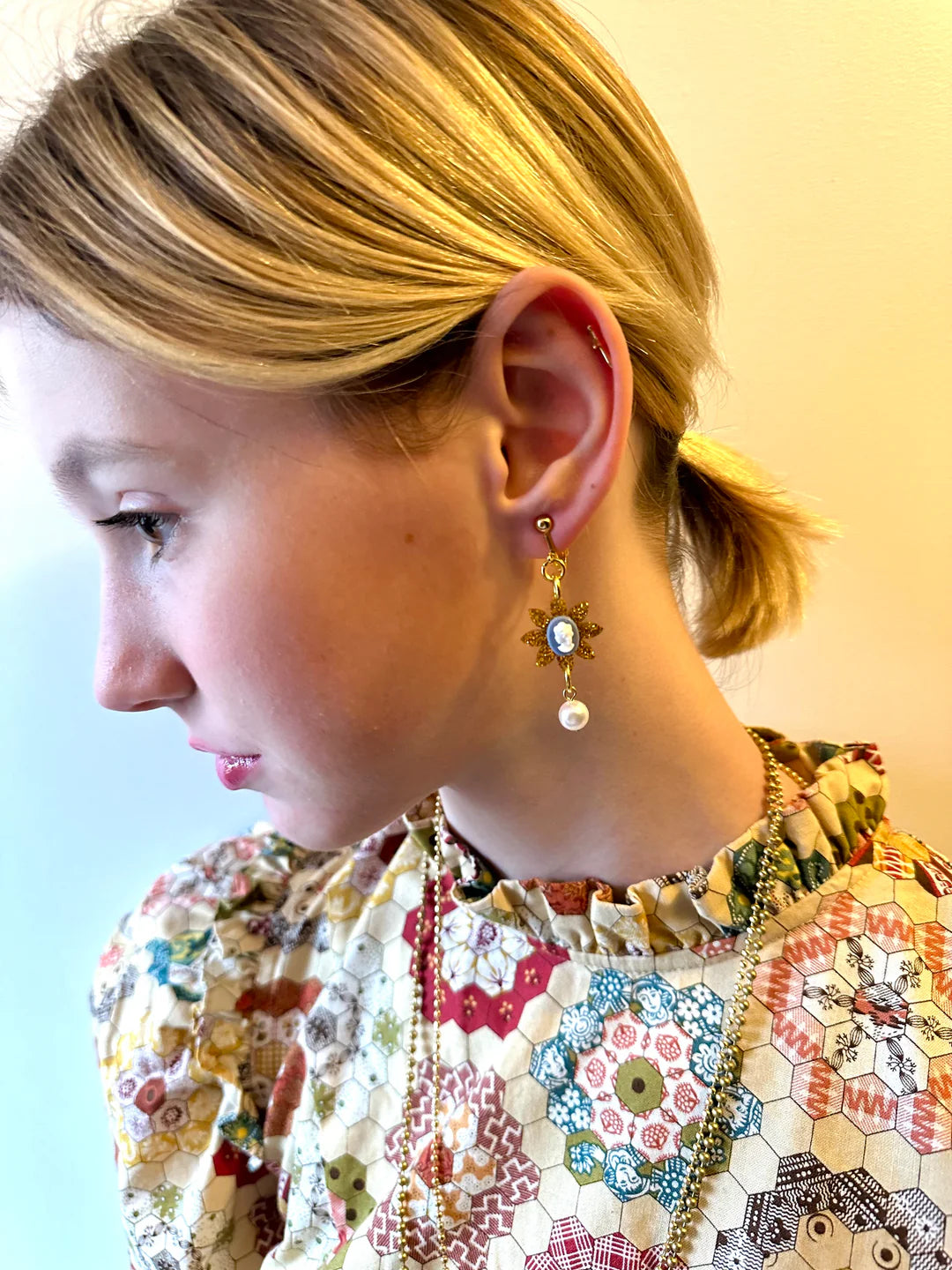 Cameo Pearl Love Clip-on Earrings